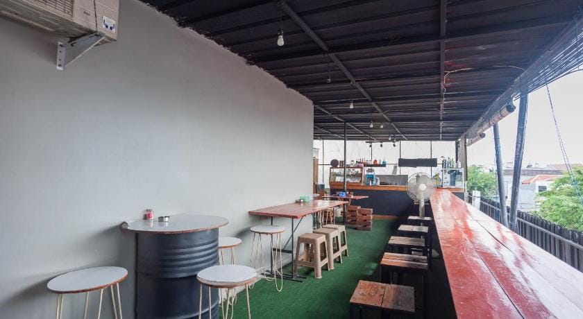 RedDoorz Plus @ Kemayoran Bed and Breakfast in Jakarta