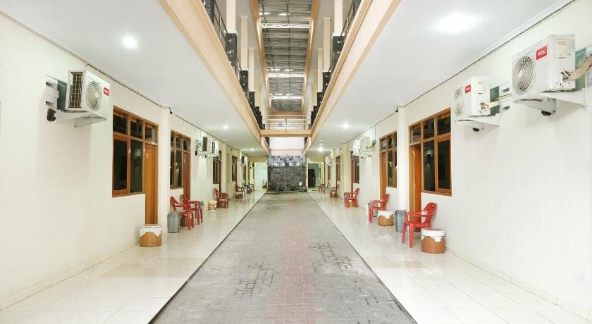 RedDoorz Plus @ Jalan Parangtritis 2 Hotel in Yogyakarta