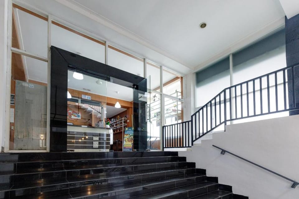 RedDoorz Premium @ Ampera Raya 2 Bed and Breakfast in South Jakarta City