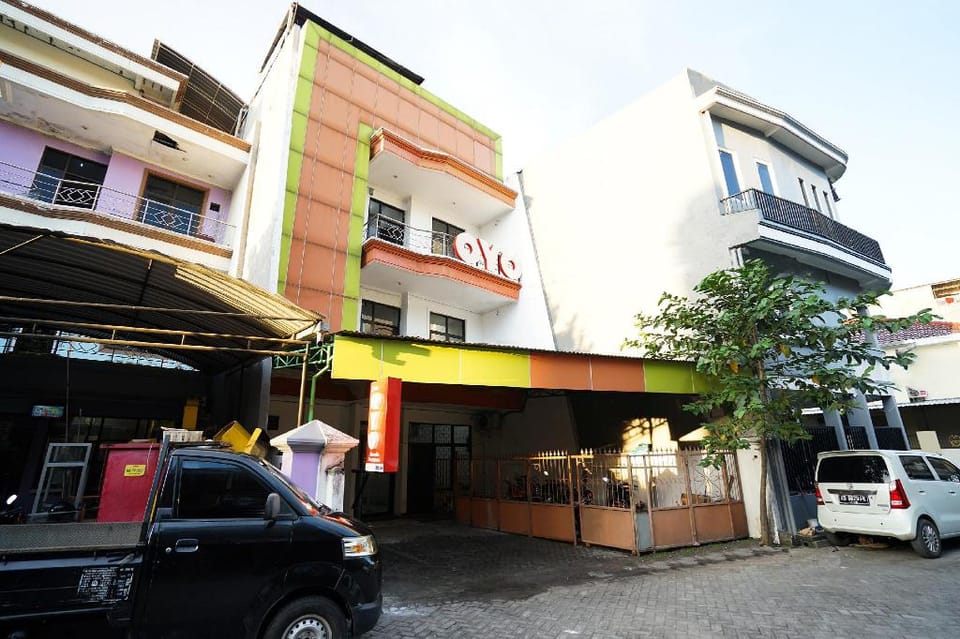 OYO 485 Marcello Residence Hotel in Surabaya