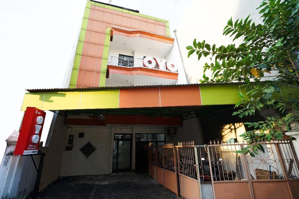 OYO 485 Marcello Residence Hotel in Surabaya