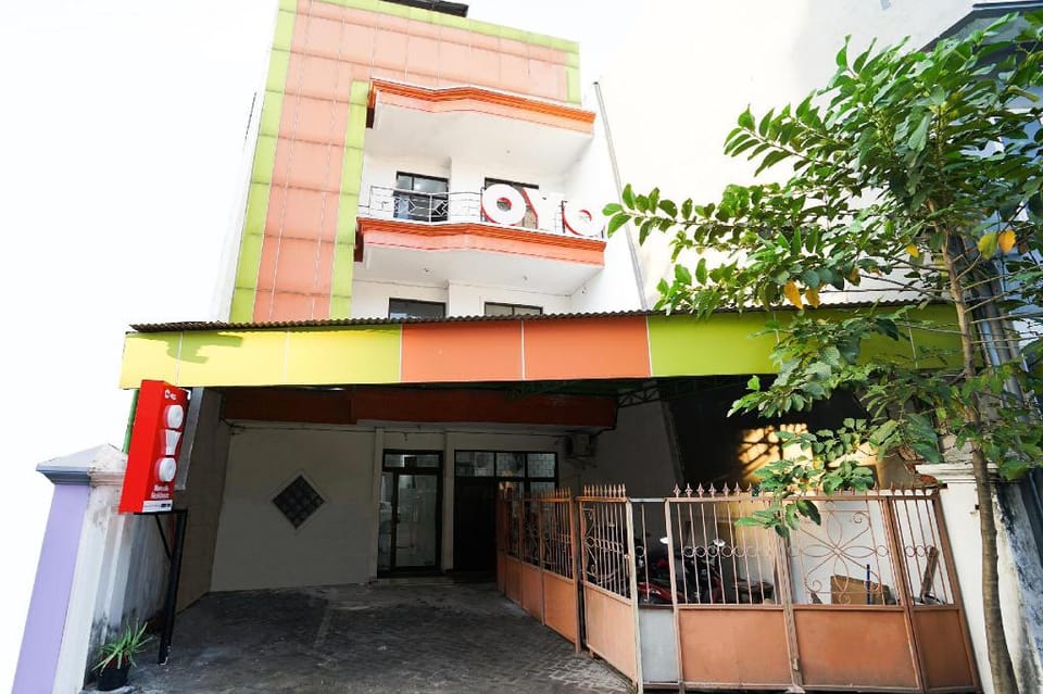 OYO 485 Marcello Residence Hotel in Surabaya