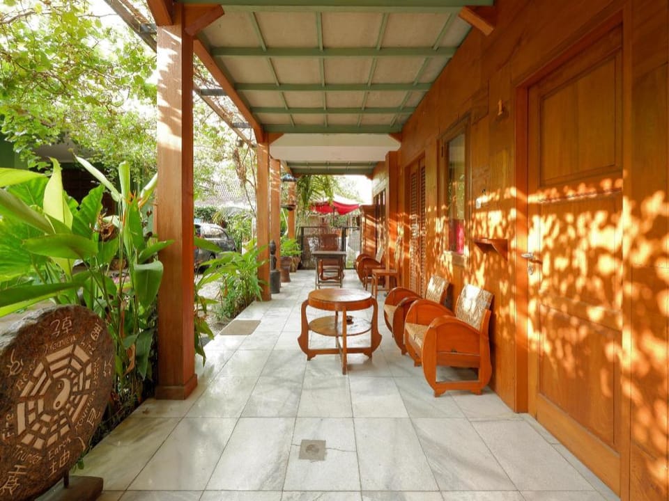 OYO 4016 Tan Jokteng Guest House Hotel in Yogyakarta