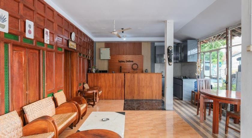 OYO 4016 Tan Jokteng Guest House Hotel in Yogyakarta