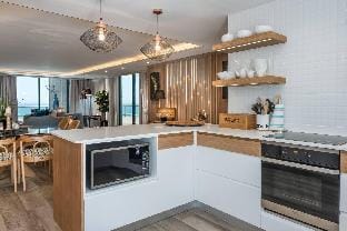Stylish and Secure Camps Bay Holiday Apartment 9 N Apartment in Camps Bay
