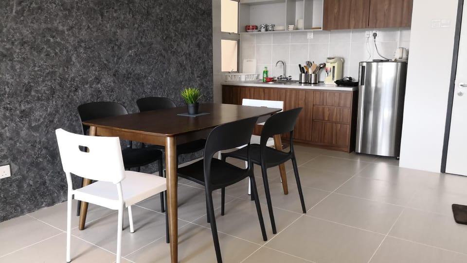Homestay A-5-10 (6 pax) @ Golden Hills NightMarket Apartment in Brinchang