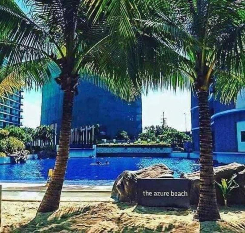 AZURE B5  WAVEPOOL BALCONY  NEAR MALL AIRPORT Apartment in Paranaque