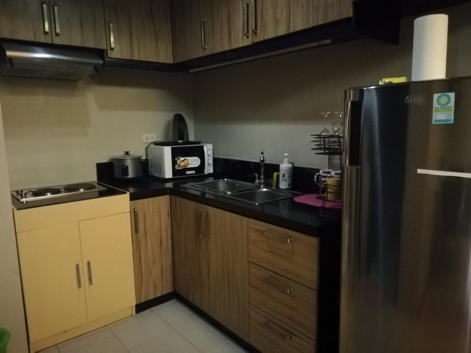 SHANIKA PROPERTIES @ F1 BGC
 2 bedroom Apartment in Makati
