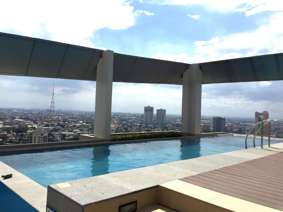 VINIA INFINITY STUDIO 1 NEAR MALLS AND MRT STATION Apartment in Quezon City