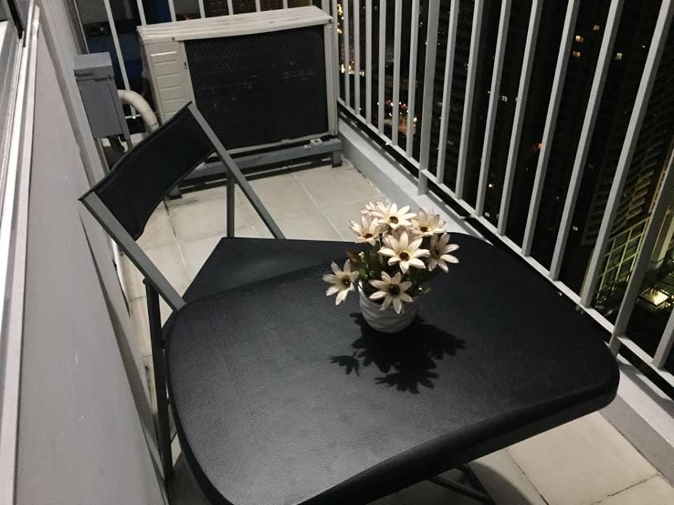 1BR  Stunning view  SM Light Residences Wifi Apartment in Mandaluyong