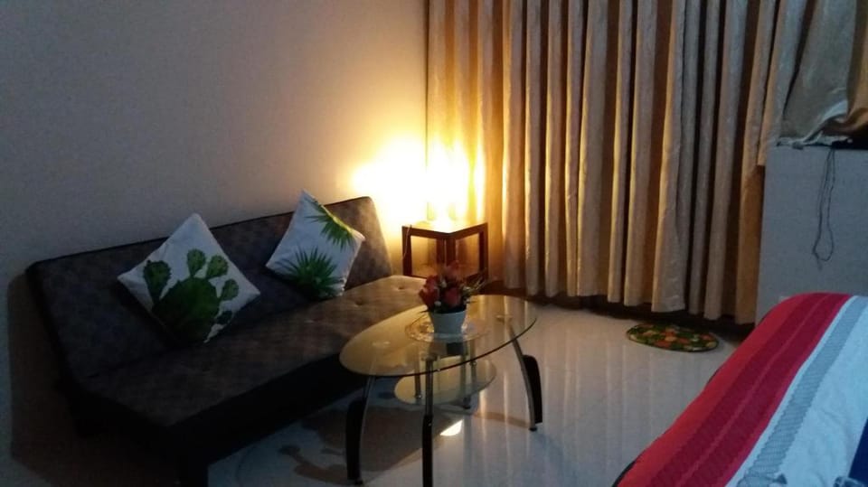 ONE PALM TREE Villas-Junjing's Place NAIA T3  Apartment in Pasay