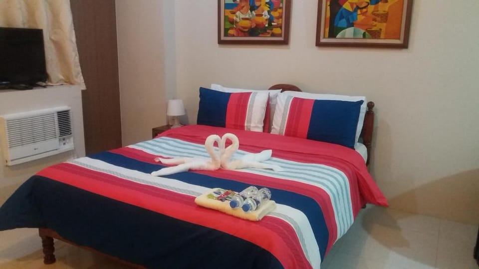 ONE PALM TREE Villas-Junjing's Place NAIA T3  Apartment in Pasay