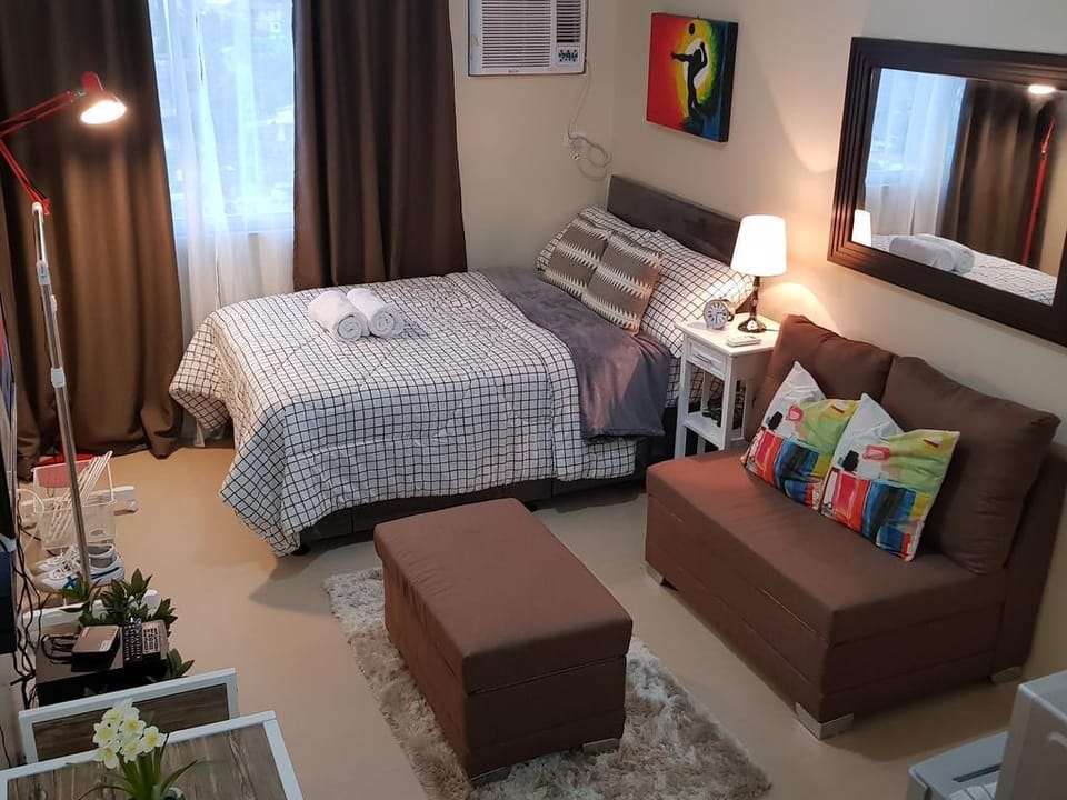 Cozy and comfy studio condo in Alabang near SLEX Apartment in Muntinlupa