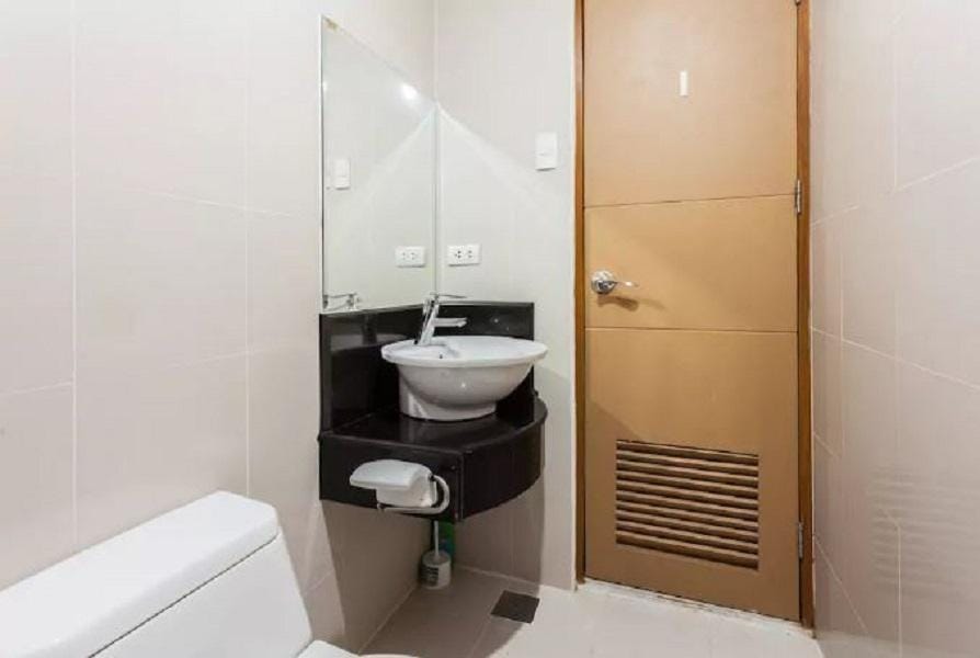 Morgan Suite  @ Mckinley Hill  Unit 18 Tower 3 Apartment in Makati