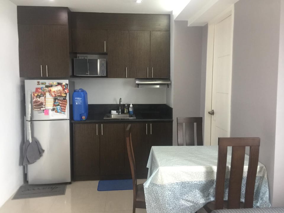 Fort Victoria Condo Apartment in Makati