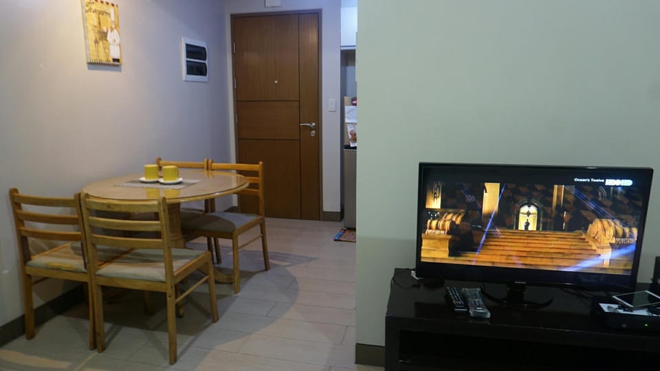 Two Palm Tree Condo #2 at Manila Airport by Beth Apartment in Pasay