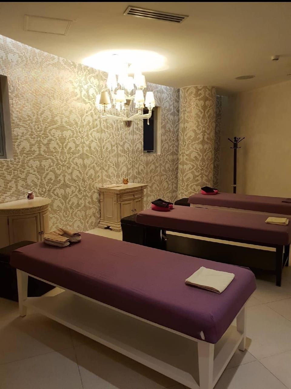Azure Luxury Paris Hilton Suites by VacationsPH Apartment in Paranaque