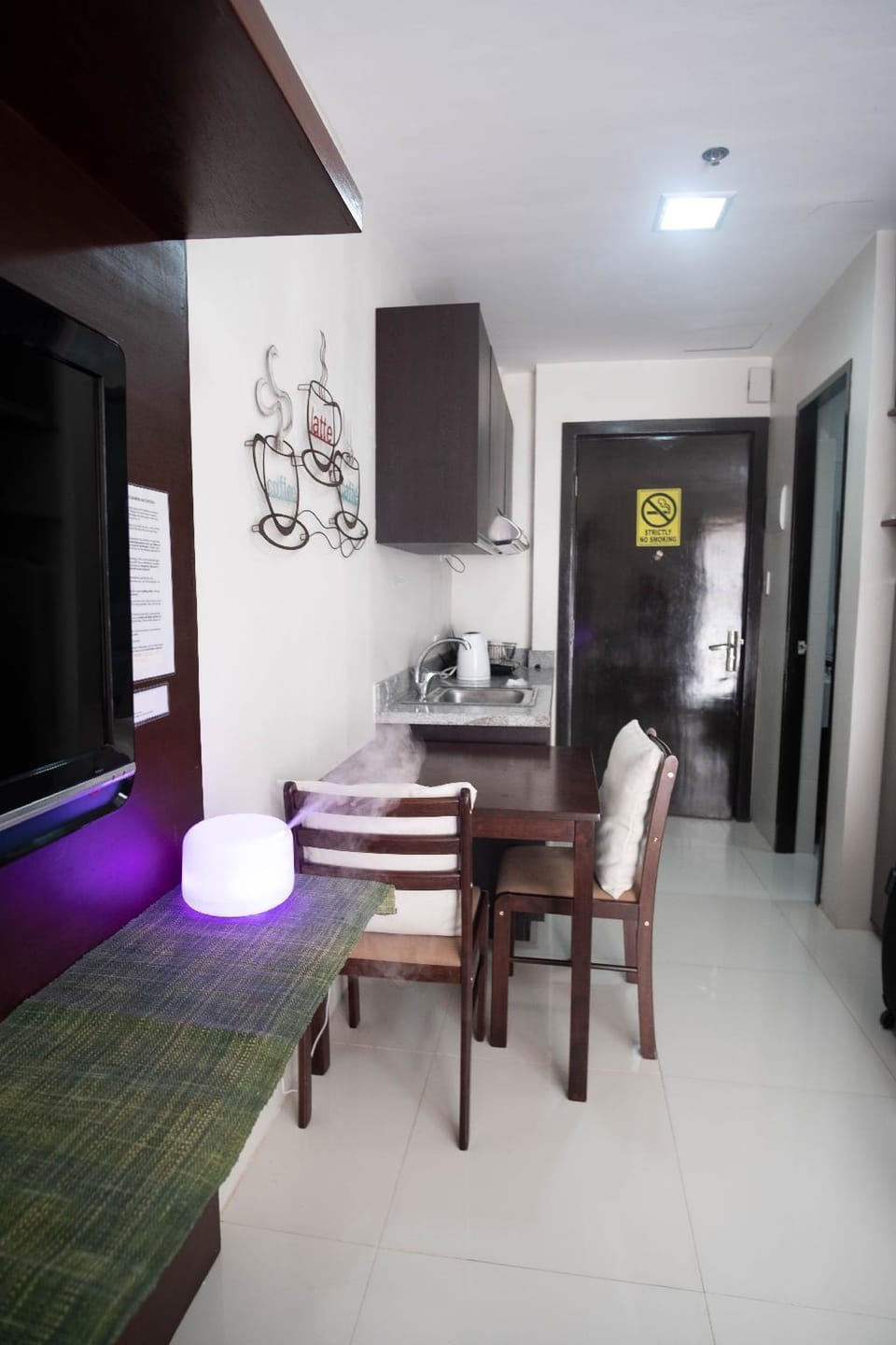 Stay Like Home Cozy Studio, Closed to Malls Apartment in Lapu-Lapu City