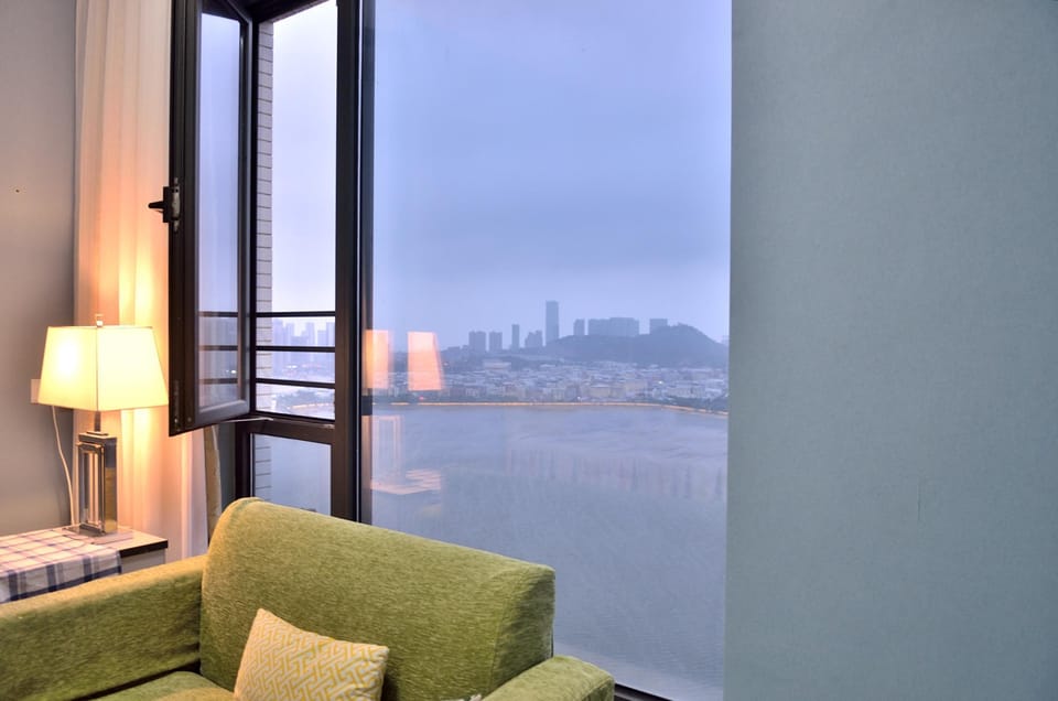 Lake view room near Brt and airport Apartment in Xiamen