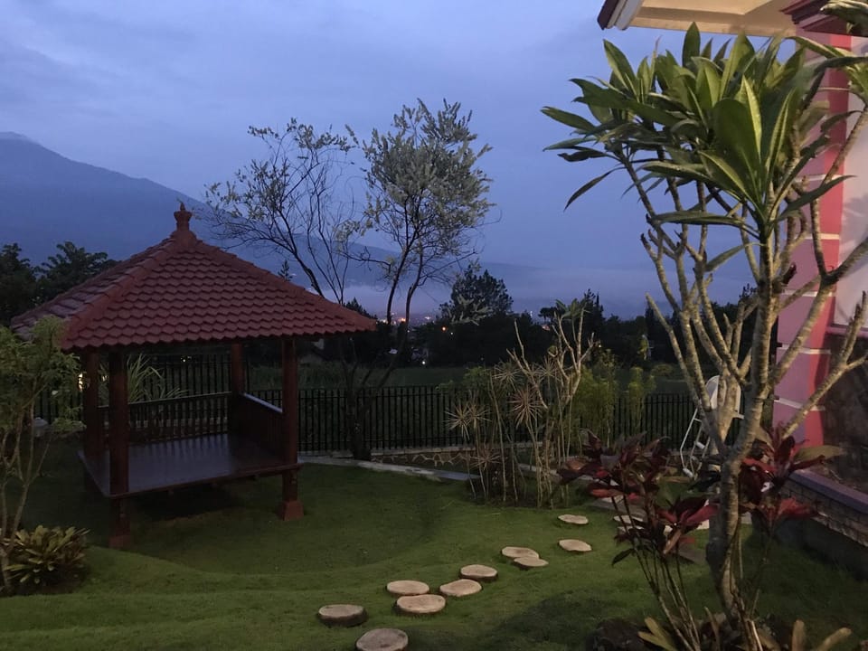 PINK VILLA  - PANDERMAN HILL Villa in Batu