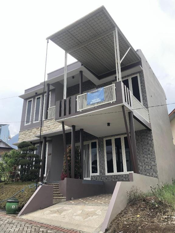 VILLA KUSUMA HILL A8 Villa in Batu