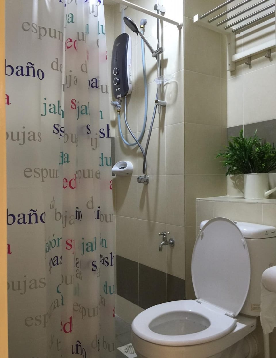 Family Friendly HomeStay @ Setia Alam Apartment in Selangor, Malaysia
