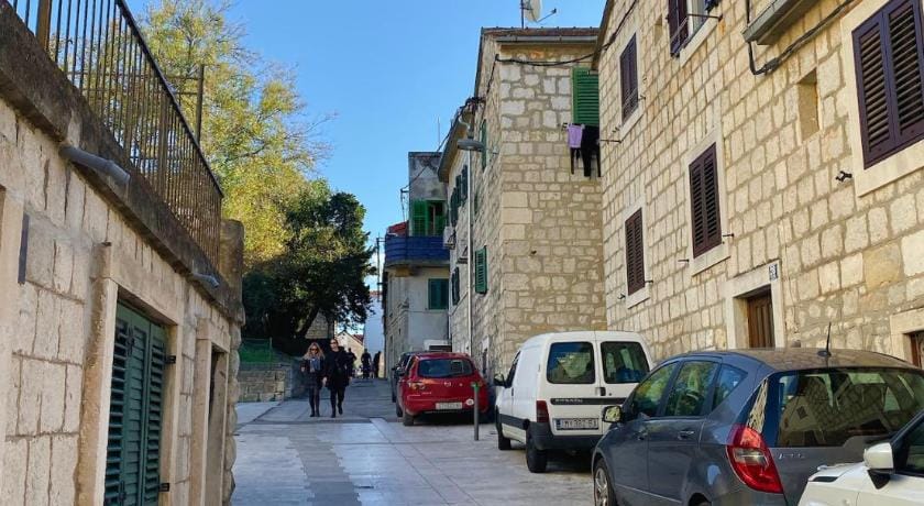 En-suite Iris on Rokova St-5 min to Split Old Town Apartment in Split