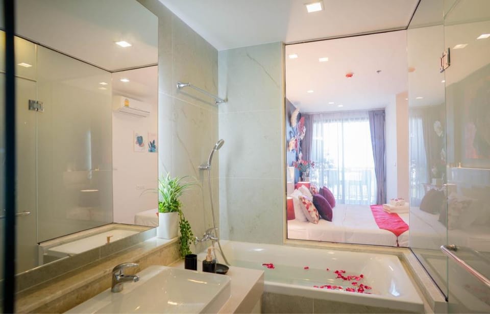 Romantic Honeymoon Siam Suite, Central Chiang Mai Apartment in Chiang Mai