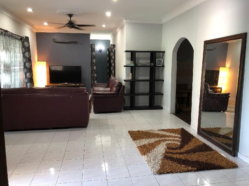 Heza Villa - Karaoke, Pool & BBQ Villa in Port Dickson
