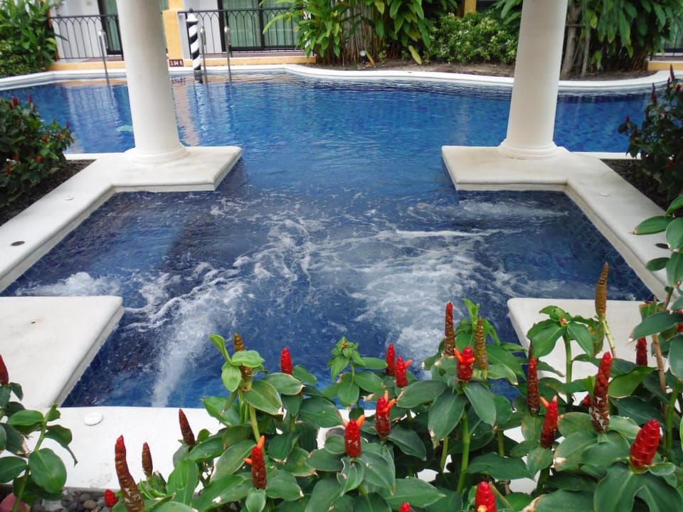Venetian Jomtian Condo Pool Access  Apartment in Pattaya City