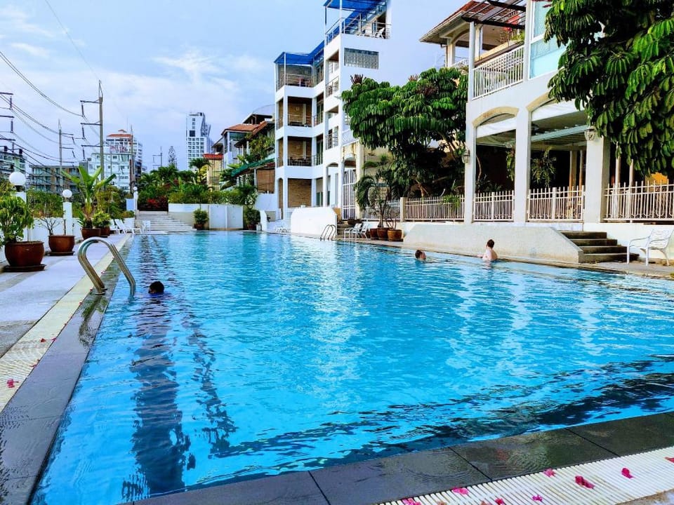 Amstellux Apartments No.10 Apartment in Pattaya City