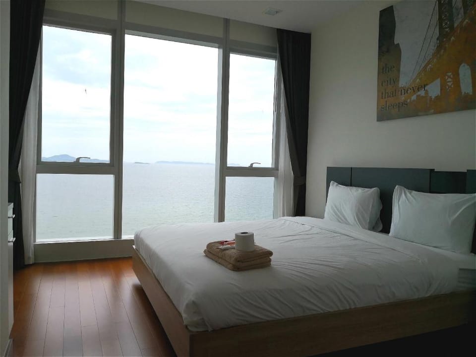 1 bedroom that faces private beach Apartment in Pattaya City