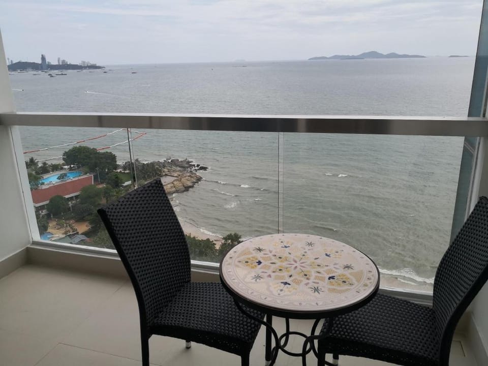 1 bedroom that faces private beach Apartment in Pattaya City