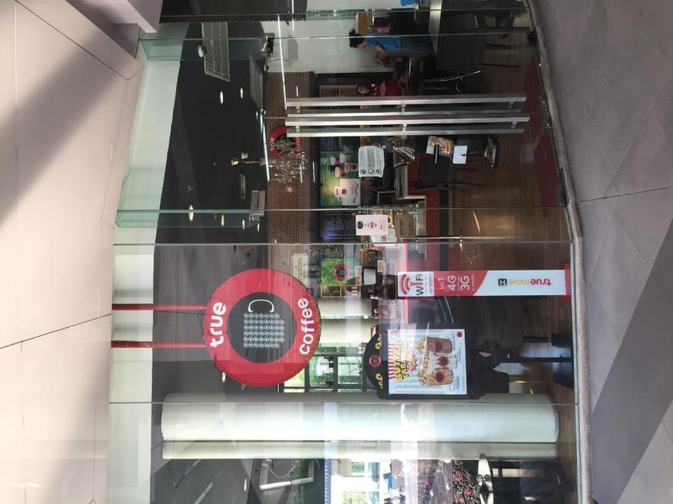 A1. 1BR CONDO/ 1 step to BTS Sukhumvit Line/ Wifi  Apartment in Bangkok