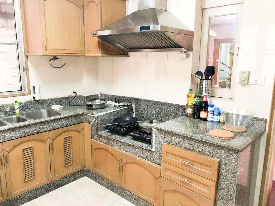 House near BTS & weekend market, 30min to airport Vacation rental in Bangkok