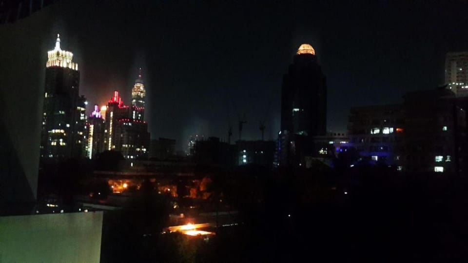 Center of Bangkok, Walk to Erawan, Modern Thai Apartment in Bangkok