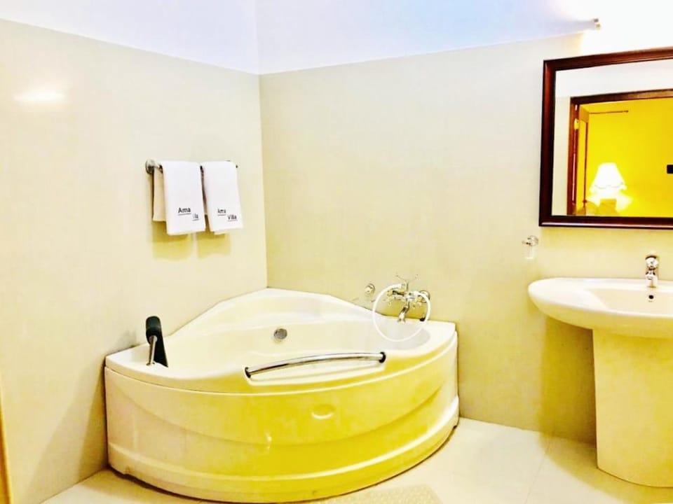 Luxury bed room with balcony and private lobby Villa in Negombo