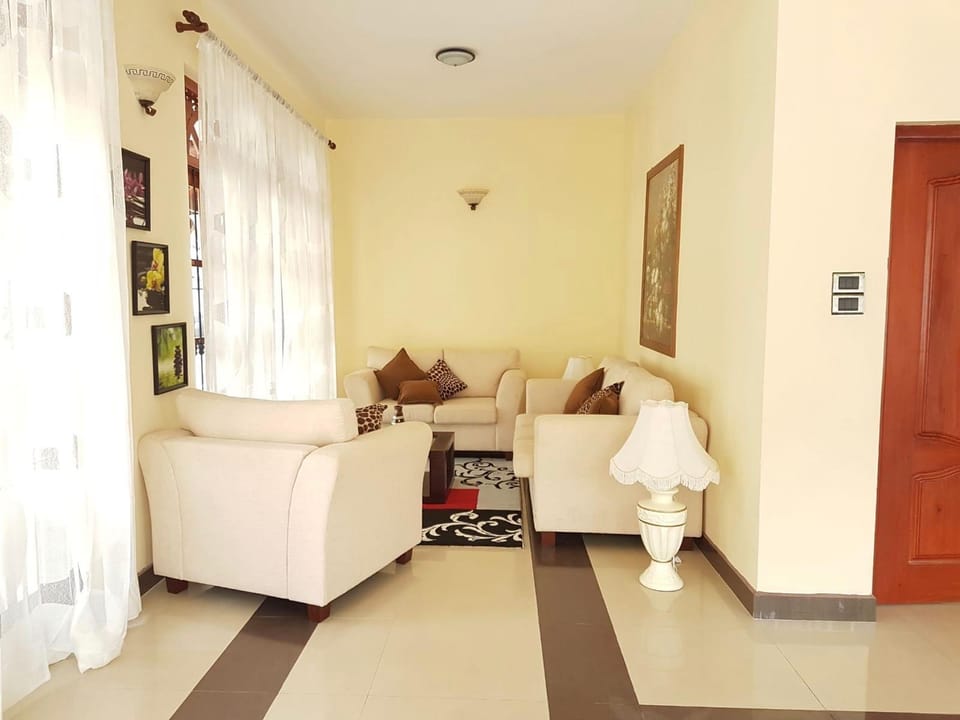 Luxury bed room with balcony and private lobby Villa in Negombo