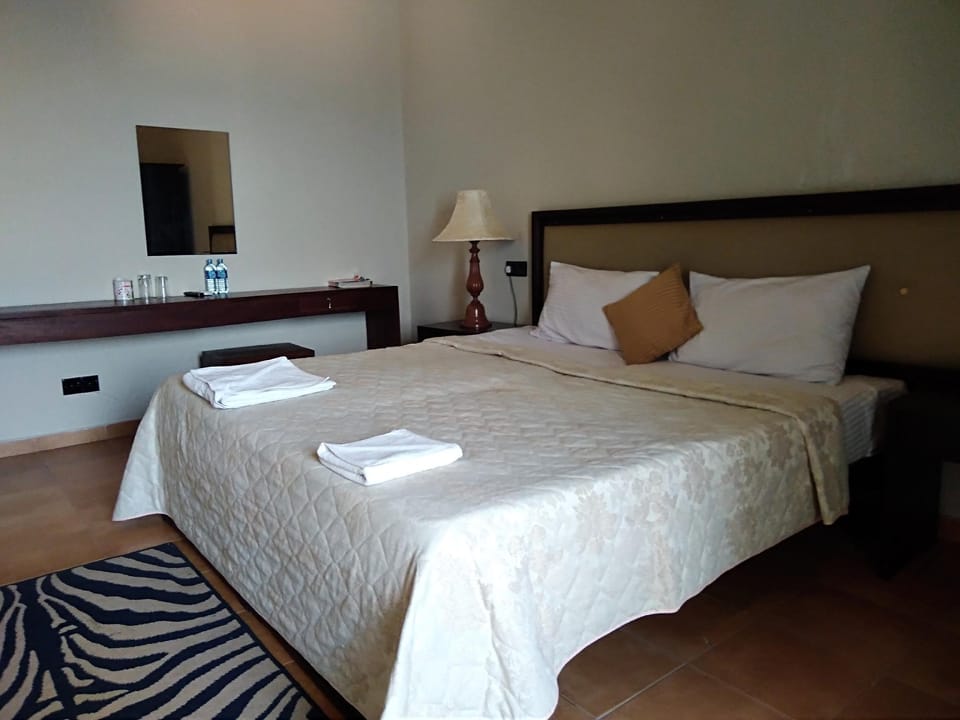 Beach park, Ocean, City tours. Very nice Apartment in Negombo