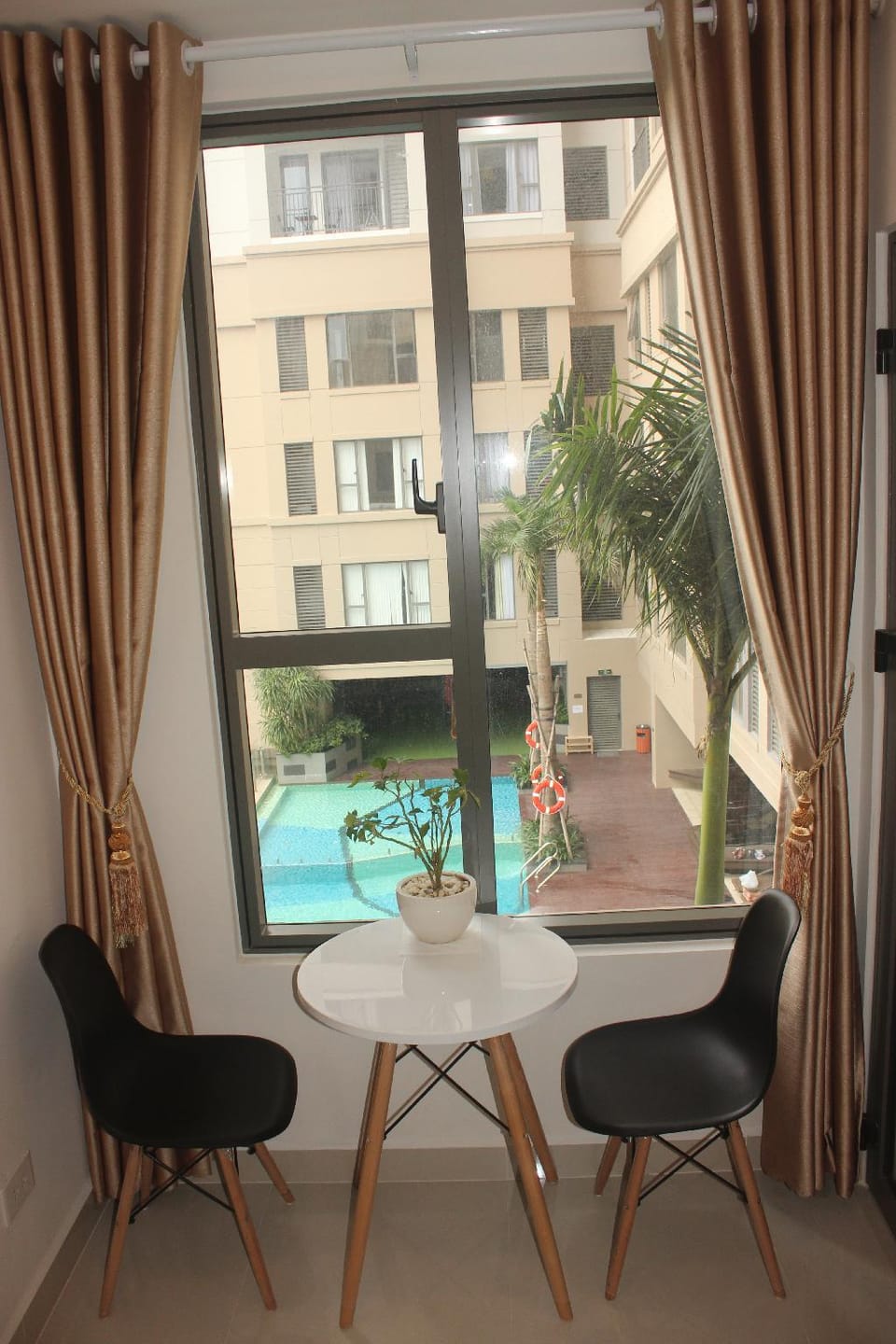 TRESOR - A COZY NEW QUIET CONDO-FREE POOL&GYM Apartment in Ho Chi Minh City