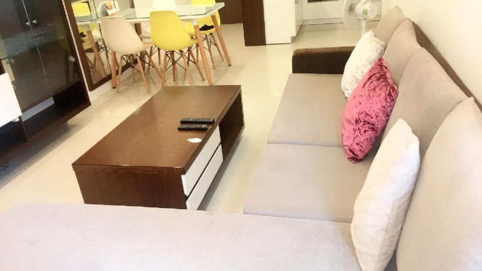 BEAUTIFUL 1BR Hometel with ROOFTOP Pool (o.0) Apartment in Ho Chi Minh City