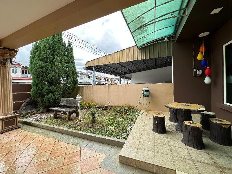 Seladah Stay C [Double Room with Private Bathroom] Vacation rental in Kuching