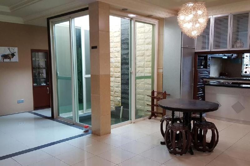 Seladah Stay A [Double Room with Shared Bathroom] Vacation rental in Kuching