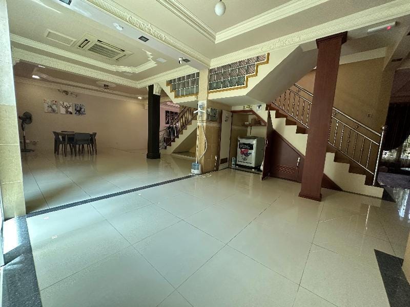 Seladah Stay A [Double Room with Shared Bathroom] Vacation rental in Kuching