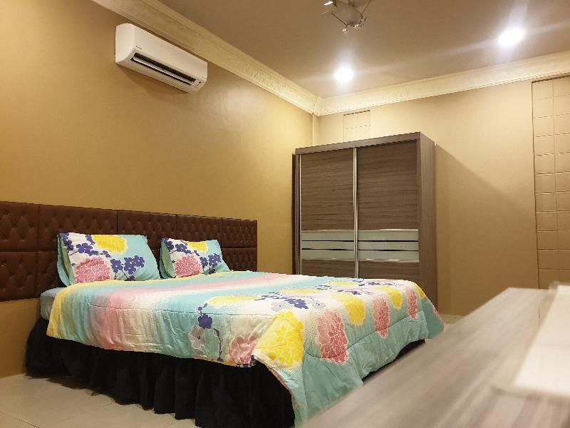 Seladah Stay D [Double Room with Shared Bathroom] Vacation rental in Kuching