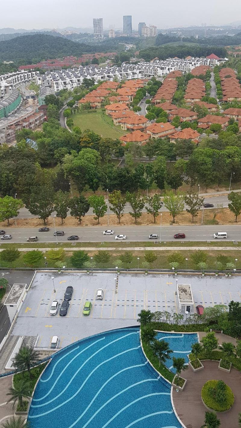 Alyssa Putrajaya. 3R3B FullyAcond. WiFi. Pool view Apartment in Putrajaya