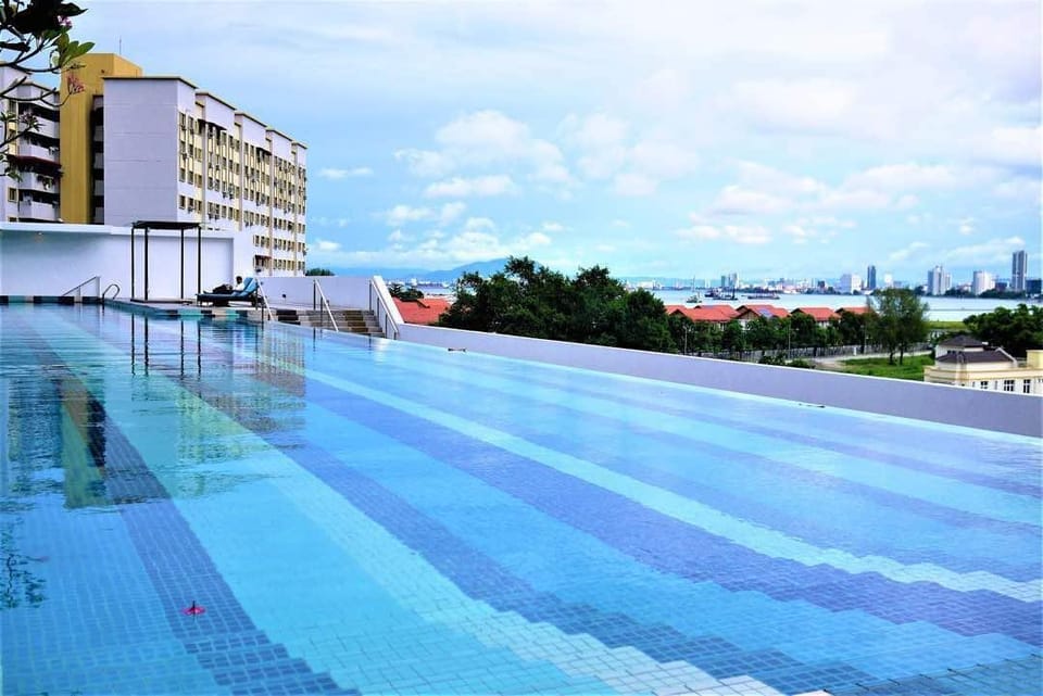 Penang Sunrise Seaview 3BR Luxury Suites nr Gurney Apartment in Tanjung Bungah