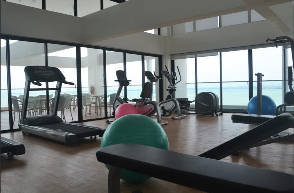 Palladium by ALV, 3BR Seaview Duplex Apartment in George Town