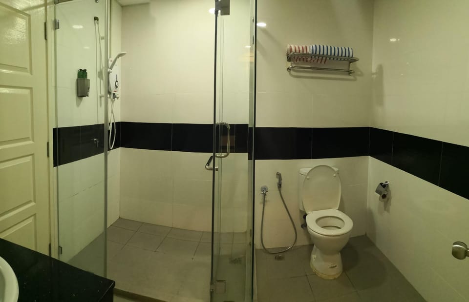 Sea and City View Mansion One Suite Apartment in George Town