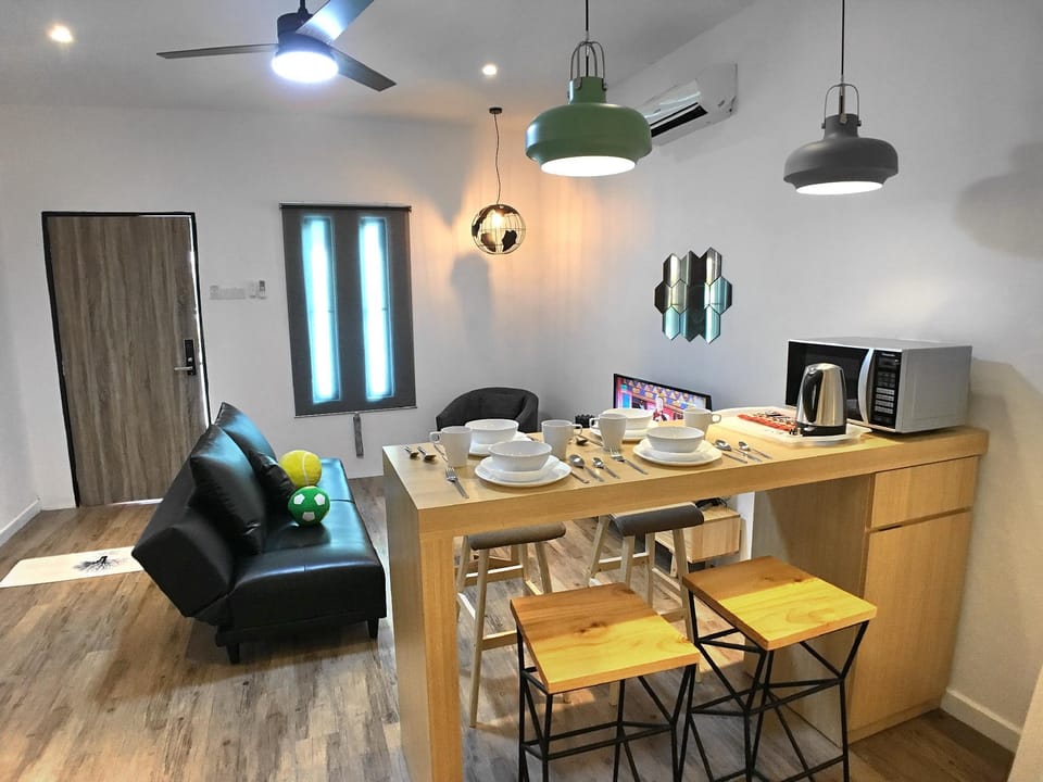 2-Bedroom Gurney Suite (iBook 5) (6-8 pax) Vacation rental in George Town